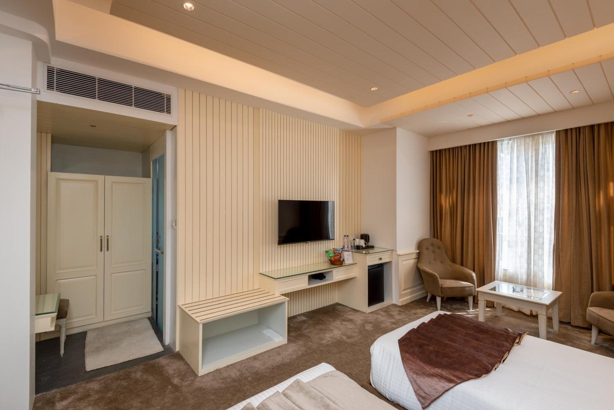 Hotel Grand Boulevard Durgjan المظهر الخارجي الصورة