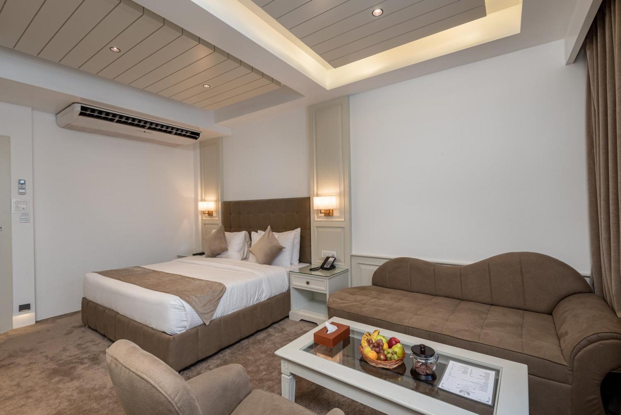 Hotel Grand Boulevard Durgjan الغرفة الصورة