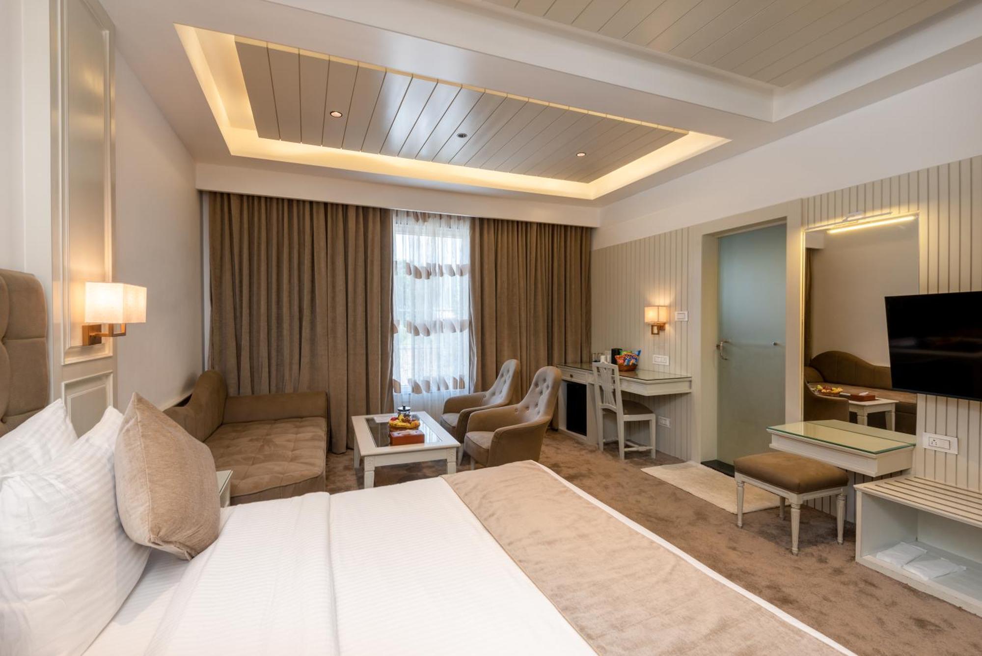 Hotel Grand Boulevard Durgjan الغرفة الصورة