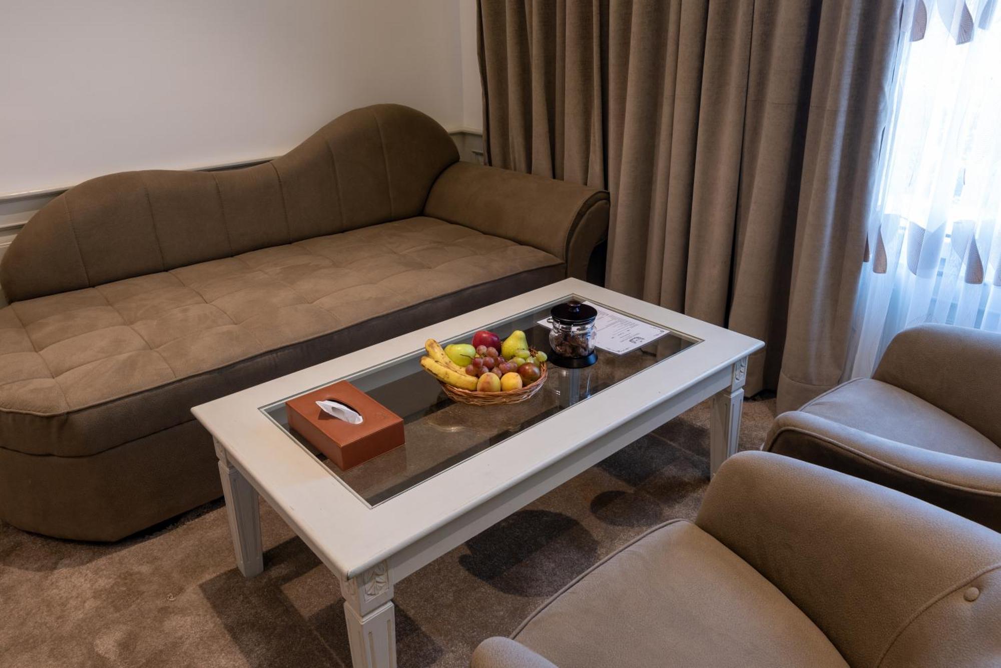 Hotel Grand Boulevard Durgjan الغرفة الصورة