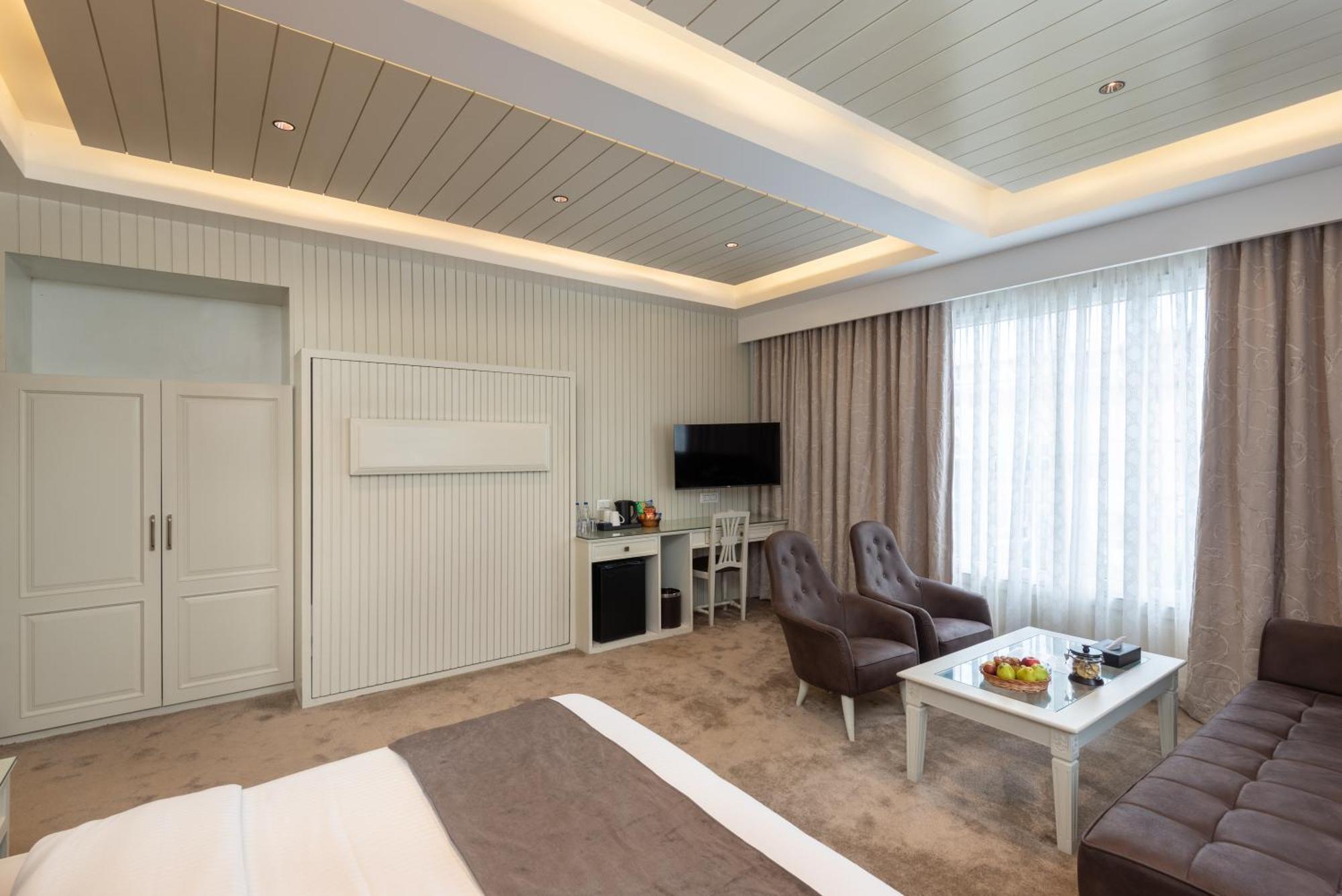 Hotel Grand Boulevard Durgjan الغرفة الصورة
